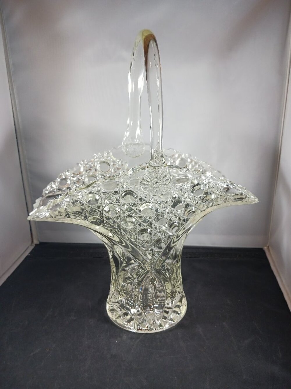 Vintage 1970s Le Smith Buttons and Daisies Crystal "Bride's" Basket